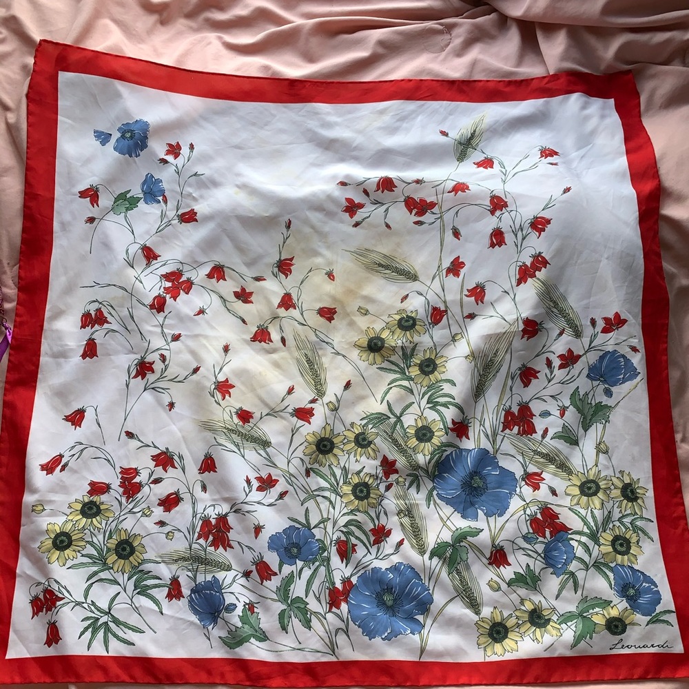 Beautiful vintage scarf / wrap